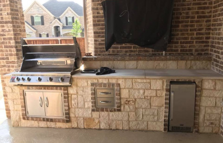 Outdoor Kitchen Stone and Brick